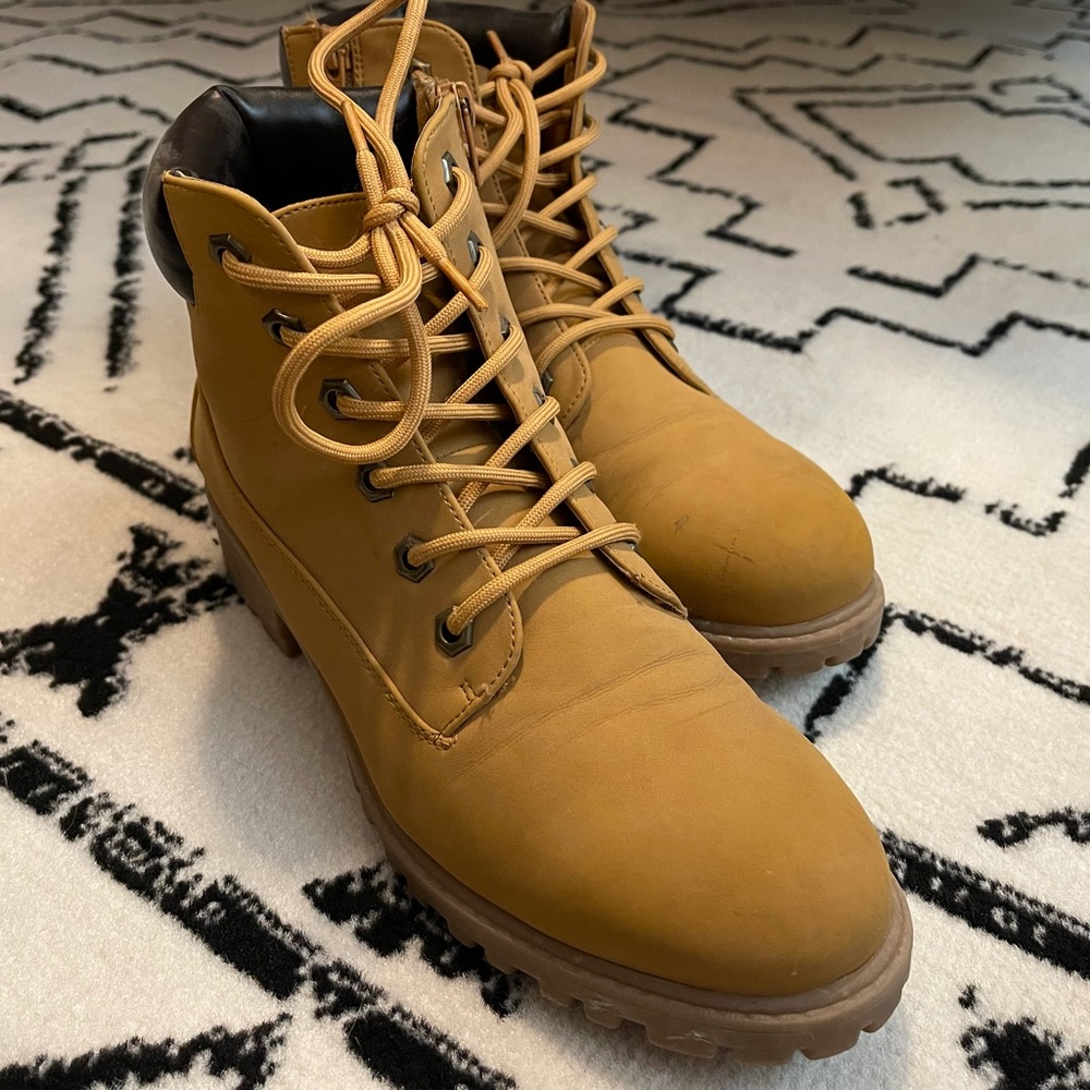Combat boots